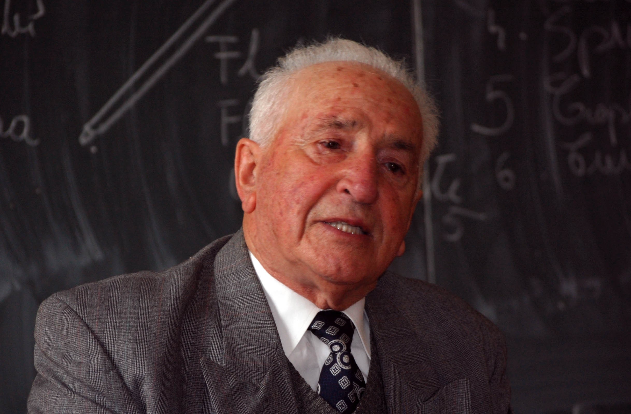 Holocaustul de la mit la realitate Holocaustul de la mit la realitate